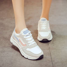 Tênis feminino de couro artificial, sapato casual confortável, respirável e branco, com plataforma, moda de 2020 2024 - compre barato