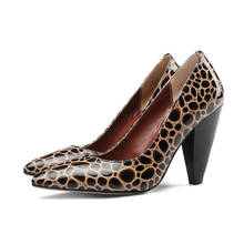 Zapatos de tacón con punta de leopardo para mujer, calzado Sexy de charol, punta estrecha, cómodos, a la moda 2024 - compra barato