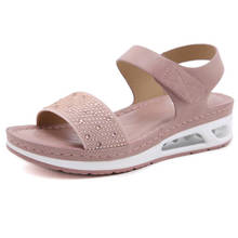 Сандалии женские на танкетке, удобные босоножки без шнуровки, Спортивная пляжная обувь для прогулок, модная повседневная Летняя обувь qq422 2024 - купить недорого