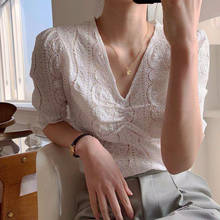 Женская блузка с v-образным вырезом OUMENGKA, Корейская однотонная блузка с коротким рукавом и кружевом, лето 2020 2024 - купить недорого