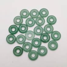 De moda de alta calidad verde natural piedra Aventurina 18mm círculo donut encantos colgantes para la joyería haciendo 20 unids/lote al por mayor 2024 - compra barato