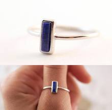 Женское прямоугольное кольцо из серебра 925 пробы с синим цирконием 2024 - купить недорого