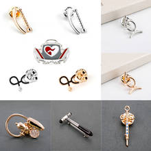 Alfileres de instrumentos médicos de Metal, estetoscopio para enfermera, jeringa, microscopio, laringoscopio, desfibrilador, broches, botón, Collar, Pin 2024 - compra barato