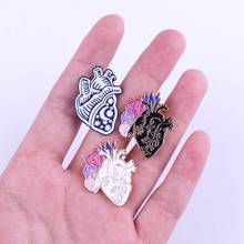 Insignias de Metal en forma de corazón y flor blanca y negra para ropa, alfileres, broche de cuello, insignias en una mochila, accesorios de joyería, insignia DIY 2024 - compra barato