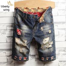 Verão novos homens buraco rasgado jean shorts estilo japão vintage joelho-comprimento jeans personalidade moda retalhos denim calças curtas 2024 - compre barato