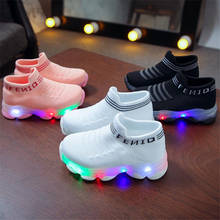 Zapatos deportivos para niños, zapatillas para bebés y niños pequeños, calcetines luminosos LED de malla con letras, zapatillas para correr, zapatos infantiles ligeros 2024 - compra barato