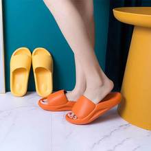 Zapatillas de playa de talla grande para mujer, sandalias suaves de fondo grueso de EVA para interiores, antideslizantes, para el baño y el hogar 2024 - compra barato