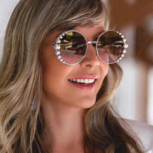 QPeClou Роскошные жемчужные круглые солнцезащитные очки для женщин 2021 брендовые дизайнерские металлические солнцезащитные очки для женщин градиентные очки De Sol Gafas оттенки 2024 - купить недорого