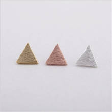 Модные треугольные серьги-гвоздики с пластинами, цветные/покрытые/розовые серьги-гвоздики 2024 - купить недорого