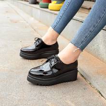 2018 outono novo estilo harajuku calcanhar inclinado único sapatos de fundo grosso plataforma sapatos estilo britânico retro sapatos envernizados rendas-up 2024 - compre barato