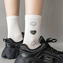 Calcetines blancos y negros para mujer, medias de algodón con estampado de Smiley, sol y corazón, de Color liso, para otoño e invierno, 1 par 2024 - compra barato