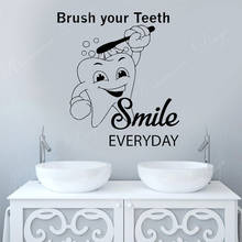 Cepillo los dientes sonríe todos los días clínica Dental pared pegatina de vinilo, decoración para el hogar para cuarto de baño calcomanías extraíble Mural pintado 4190 2024 - compra barato