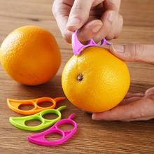 Pelador de naranja abierto de dos dedos, herramientas de cocina cómodas y seguras, accesorios de cocina de Color aleatorio, 1 unidad 2024 - compra barato