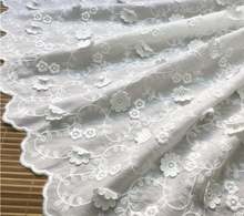 Кружевная ткань белого цвета, 3D Цветочная хлопчатобумажная ткань, двусторонняя фестончатая свадебная ткань в стиле ретро 2024 - купить недорого