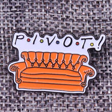 Broche pivotante, broche central perk, Pin de esmalte, insignia de sofá marrón, accesorio temático clásico de drama de la amistad 2024 - compra barato