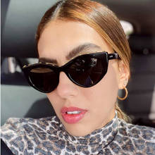 2020 брендовые дизайнерские модные сексуальные женские солнцезащитные очки кошачий глаз, Женские винтажные градиентные солнцезащитные очки с заклепками и небольшой оправой для женщин UV400 2024 - купить недорого