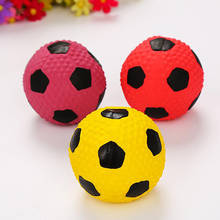 Новый Стиль маленький футбольный скрипучий мяч щенок собака жевать укус звук играть игрушка Забавный прыгающий игрушечный футбольный мяч интерактивные игрушки 2024 - купить недорого