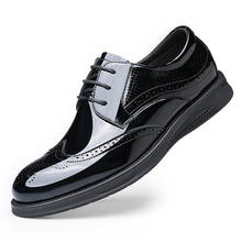 Новинка; мужская повседневная обувь из натуральной кожи; дышащие модельные туфли в британском стиле; высококачественные лоферы на плоской подошве 2024 - купить недорого