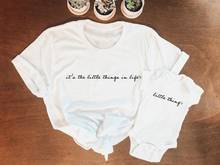 Это мелочи жизни рубашки «Мама и я», одежда для мамы и ребенка семейная Одежда Комплект футболок для детей и родителей одежда для мамы и дочки детские футболки 2024 - купить недорого