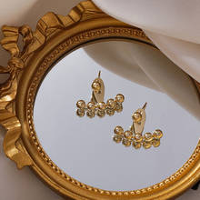 SRCOI, модные геометрические золотистые маленькие круглые бусины, креативный дизайн, простые металлические текстурные серьги-гвоздики, Женские Ювелирные украшения для вечеринок, 202105 2024 - купить недорого