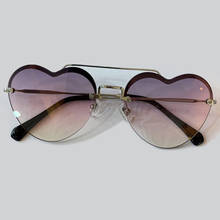 2021 винтажные женские солнцезащитные очки в форме сердца Брендовая дизайнерская обувь градиент цвета конфеты Солнцезащитные очки на открытом воздухе очки Oculos De Sol masculino 2024 - купить недорого
