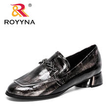 ROYYNA-zapatos de tacón de piel auténtica para mujer, calzado básico con cadena de Metal, cómodos, a la moda, 2021 2024 - compra barato