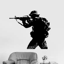 Прохладный солдат виниловые наклейки на стены для мальчиков Спальня оружие в Военном Стиле войны наклейки на стену росписи украшения дома обои P604 2024 - купить недорого