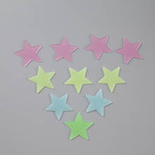 100 шт. 3D звезды флуоресцентные светящиеся многоцветные наклейки детская Спальня звезды светится в темноте наклейки на стену для девочек игрушки патчи 2024 - купить недорого