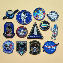 10 pçs/lote Rodada Patches Bordados Letras Astronauta Espaço Azul Roupas Acessórios Crachá de Transferência de Calor de Ferro Roupas 2024 - compre barato