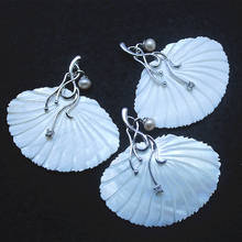 Colgantes de nácar blanco natural, colgantes de concha, flor tallada con perlas de agua dulce para prendas de joyería de lujo, 3 uds. 2024 - compra barato