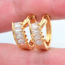 Стильные женские серьги-кольца Huggie золотого цвета с прозрачным цирконием и фианитом, ювелирные изделия 2024 - купить недорого