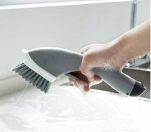 Cepillo de limpieza automático para fregadero de cocina, cepillo de limpieza con PULVERIZADOR DE AGUA y detergente, mango largo, práctico, QA 174, 1 ud. 2024 - compra barato