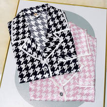 Pijamas femininos de seda amoreira 19mm, pijamas para mulheres de duas peças rosa preto estampado ocidental roupas de casa fashion mangas compridas 2024 - compre barato