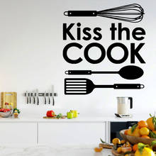 Модные настенные стикеры Kiss The Cook, современная модная Наклейка на стену для украшения дома, аксессуары 2024 - купить недорого