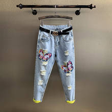 Женские джинсы Новое поступление женские джинсы с вышивкой и дырками бабочки универсальные Свободные повседневные прямые джинсовые брюки Студенческие Брюки 2024 - купить недорого