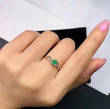 Женское новое кольцо из серебра 925 пробы с натуральным изумрудом простой и атмосферный стиль-лучший выбор для подарков друзьям 2024 - купить недорого
