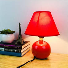 Lámpara de mesa de 5 estilos para dormitorio, mesita de noche de tela de cerámica cálida pastoral, luz de noche roja con red de corazón 2024 - compra barato
