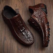 2020 Мужские модельные туфли из натуральной воловьей кожи с узором «крокодиловая кожа»; Высококачественная Мужская обувь на плоской подошве с круглым носком без застежки из флиса 2024 - купить недорого