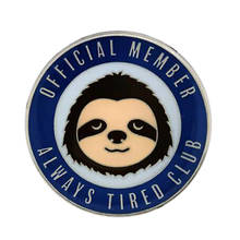 Всегда устали? Присоединяйтесь к клубу и станьте официальным членом с этими синими значками на пуговицах с дизайном Ленивец 2024 - купить недорого