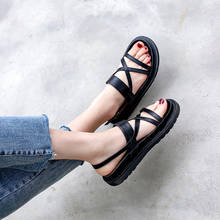 Sandálias planas femininas de presilha, sandália gótica com alça de couro, para praia, sapatos punk ljb60 2024 - compre barato