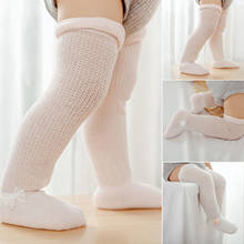 Носки для новорожденных девочек, летние, с милым бантом, дышащие, сетчатые, до колена, мягкие хлопковые носки 2024 - купить недорого