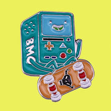 BMO-Pin esmaltado para monopatín, insignia de broche de robot para consola de videojuegos Game Boy New King of Ooo Finn y Jake 2024 - compra barato