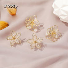ZYZQ темпераментные полые серьги с кристаллами и цветами, креативные женские серьги с объемным цветком 2024 - купить недорого