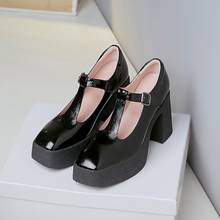 Sapatos de salto alto e grosso, preto e branco, feita em couro de pintura t, borgonha, volumizada, parca lateral, bloco lateral 2024 - compre barato