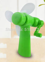 Brinquedos de verão bonito plástico multicolorido fãs especial ambiental manual mão mini ventilador sem porta bateria crianças brinquedo esportivo 2021 2024 - compre barato