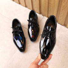 Кожаные туфли для мальчиков, Новинка весна-осень 2021, Модная студенческая обувь в британском стиле для выступлений, детская обувь с острым носком на шнуровке 2024 - купить недорого