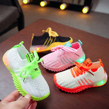 Zapatillas de deporte de moda para niña, zapatos brillantes rosas con luces LED, transpirables, para bebé y niño pequeño 2024 - compra barato