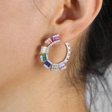 Женские круглые серьги-кольца с разноцветными фианитами, весна 2020 2024 - купить недорого