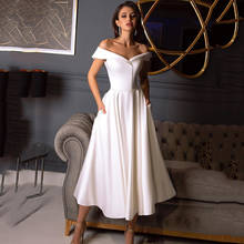 Платье Свадебное Короткое атласное с открытыми плечами длиной ниже колена 2024 - купить недорого