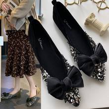 2020 новые осенние тонкие туфли в Корейском стиле с острым носком и бантиком-бабочкой женские туфли на плоской подошве с закрытым носком и блестками Милая элегантная повседневная обувь 2024 - купить недорого